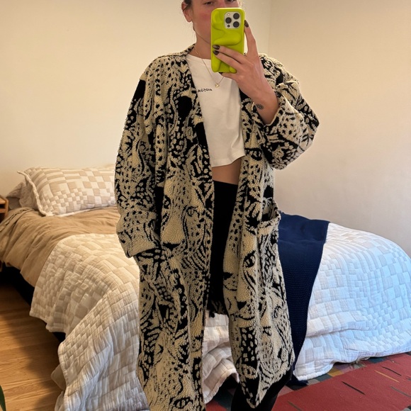 FARM Rio Leopard Patterned Jacket in Black and Cream - Picture 5 of 8